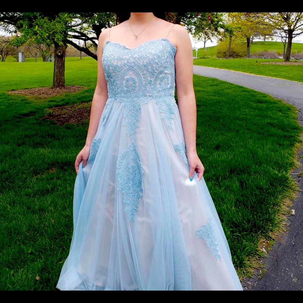 Aqua blue prom dress only worn once 💙 sequin is still on & in great condition